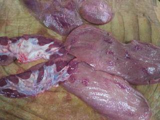 Pork Kidney Stir-Fry step 3: Slice each kidney in half horizontally and remove the center tendon.