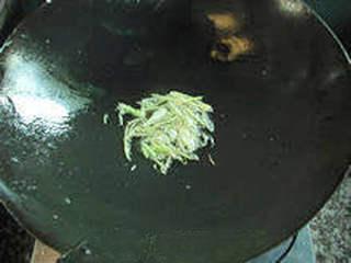 Recipe step 13: Heat a little oil in the pan and stir-fry ginger and scallion threads.