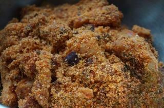 Braised Pork with Steamed Rice Powder step 3: Mix in the rice powder thoroughly.