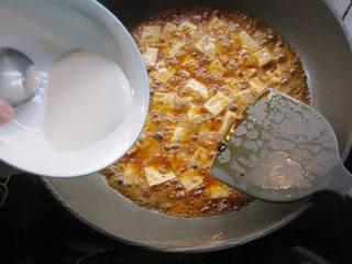 Steamed Tofu with Minced Pork step 14: Stir in some starch slurry.