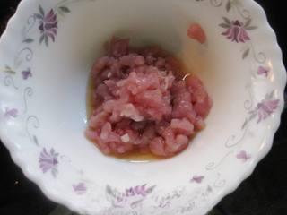 Steamed Tofu with Minced Pork step 7: Cut pork into small pieces and mix with one tablespoon of cooking wine.