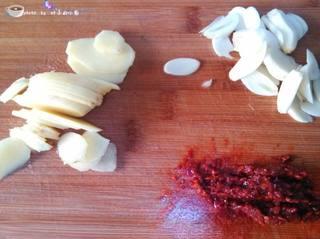 Sichuan Oil-Poured Fish Fillets step 6: Slice the ginger and garlic. Finely chop the doubanjiang.