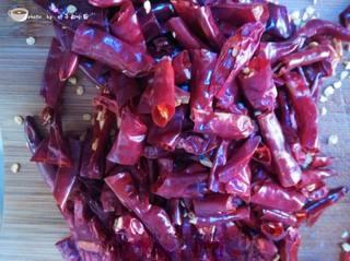 Sichuan Oil-Poured Fish Fillets step 9: Cut the dried chilies into sections.
