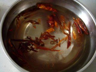 Mao Xue Wang (Sichuan Spicy Duck Blood Hot Pot) step 11: Soak the dried chili threads in hot water until softened.