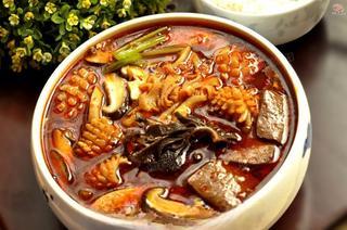 Mao Xue Wang (Sichuan Spicy Duck Blood Hot Pot) step 13: Pour the sizzling chili oil mixture over the bowl just before serving.