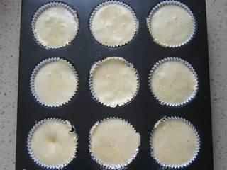 Cake Recipe step 9: Pour the batter into the lined cups.