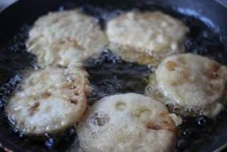Crispy Lotus Root Stuffed with Pork step 5: Heat oil to approximately 180°C (355°F). Fry the stuffed lotus roots over medium