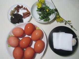 Five-Spice Botanical Tea Eggs step 1: Prepare all ingredients and decorative leaves or flowers.