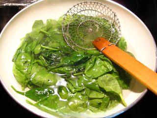 Spinach Salad with Goji Berries and Sesame Dressing step 2: Bring a pot of water to a boil. Add the salt and vegetable oil, then blanch the 