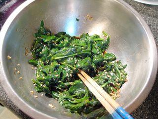 Spinach Salad with Goji Berries and Sesame Dressing step 5: Add the blanched spinach to the dressing and toss until evenly coated.