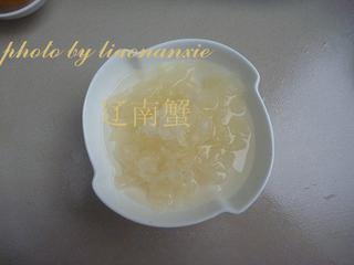 Papaya Snow Fungus Sweet Soup step 2: Soak the snow fungus until fully softened. Remove the tough base, tear it into s