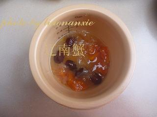 Papaya Snow Fungus Sweet Soup step 6: Sweeten with rock sugar, brown sugar, or honey to taste. Serve warm or chilled.