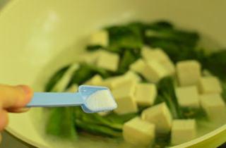 Cabbage and Tofu Soup step 8: Season with salt and chicken powder before serving.