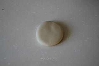 Savory Pork Pastries step 7: Wrap the water-oil dough completely around the shortcrust dough.