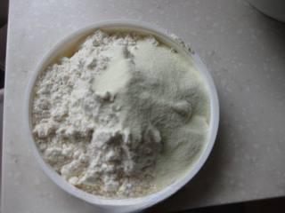 Easy Butter Cookies Recipe step 4: Combine the low-gluten flour and milk powder in a separate bowl.