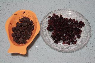 Chocolate Chip Cranberry Cookies step 3: Chop the dark chocolate and dried cranberries into small pieces, about 1 cm in s