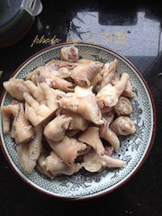 Spicy Pickled Chicken Feet Recipe step 4: Cut the chicken feet into smaller pieces if desired and remove the bones for eas