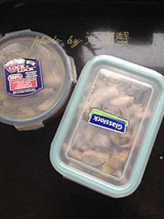 Spicy Pickled Chicken Feet Recipe step 6: Transfer to a sealed container and refrigerate. Marinate for at least 24 hours b
