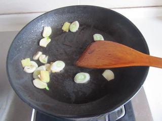 Stir-Fried Liver with Bok Choy and Red Pepper step 6: Leave a small amount of oil in the wok. Add ginger, garlic, and green onion and
