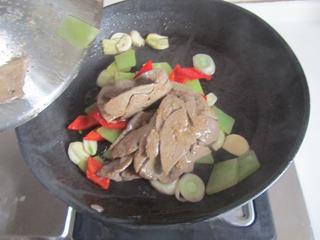 Stir-Fried Liver with Bok Choy and Red Pepper step 7: Return the liver, bok choy, and red pepper to the wok. Toss everything together