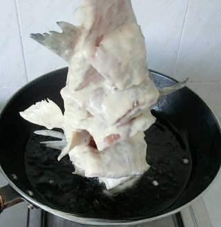 Sweet and Sour Carp Recipe step 4: Heat oil until hot. Carefully fry the fish while shaping it into a curved presen