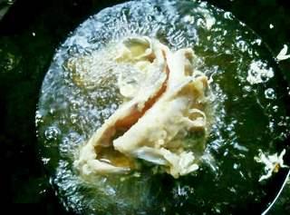 Sweet and Sour Carp Recipe step 5: Continue frying until the fish is golden brown and crispy.