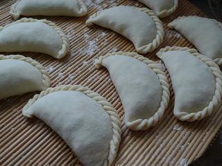 Leek and Dried Shrimp Stuffed Pan-Fried Pancakes step 21: Repeat with the remaining dough and filling.