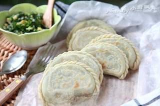 Leek and Dried Shrimp Stuffed Pan-Fried Pancakes step 23: Serve hot and enjoy.