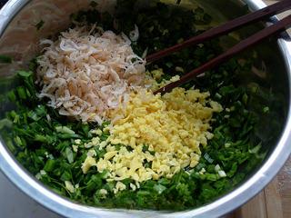 Leek and Dried Shrimp Stuffed Pan-Fried Pancakes step 8: Combine the chopped egg, dried shrimp, and leeks.