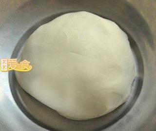 Beef and Scallion Stuffed Pancake step 1: Mix the flour with hot water and knead into a smooth dough. Cover and let rest f