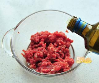 Beef and Scallion Stuffed Pancake step 6: Add sugar and olive oil, then mix thoroughly.