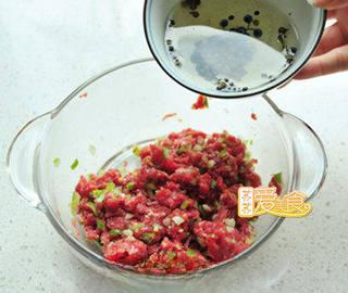 Beef and Scallion Stuffed Pancake step 8: Add the minced ginger and gradually stir in the Sichuan peppercorn water while m