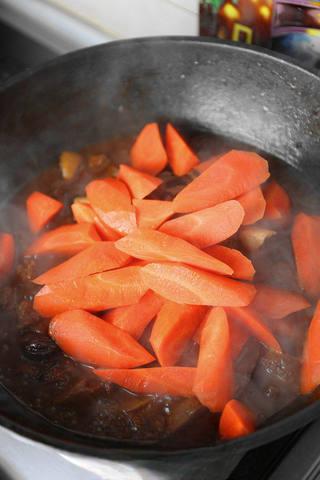 Braised Lamb Leg with Carrots step 9: Add the carrot chunks and continue simmering for another 20 minutes, or until bo