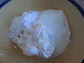 Creamy Yogurt Strawberry Ice Cream step 3: Add the yogurt and powdered sugar to the whipped cream.