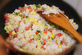 Thai Fried Rice with Vegetables and Seafood step 10: Return the cooked vegetables and ham to the wok and toss everything together.
