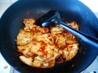 Pan-Fried Tofu with Egg and Bell Peppers step 11: Return the fried tofu to the pan and toss gently until evenly coated with the sa
