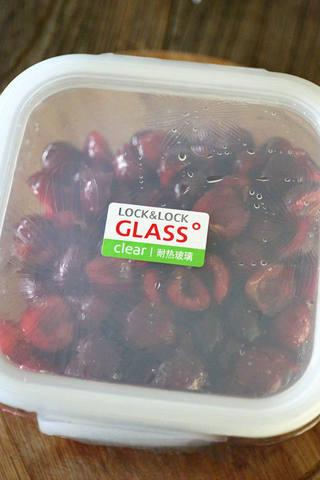 Cherry Chocolate Tart step 7: Mix the cherries with sugar and lemon juice. Refrigerate for 2 hours to macerate