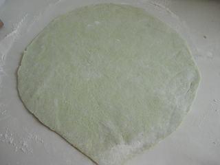Spinach Handmade Noodles step 5: Roll the dough into a thin sheet using a rolling pin.
