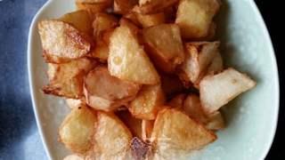 Candied Apple Fritters step 7: Remove the fried apples and drain excess oil.