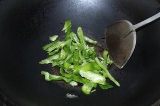 Stir-Fried Cucumber Peel and Green Peppers step 4: Heat oil in a wok or skillet over medium-high heat. Add the green pepper slices