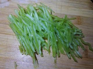 Stir-Fried Potatoes and Green Peppers step 2: Remove the stems and seeds from the green peppers, wash thoroughly, and cut into