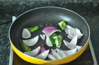 Baked Tilapia with Vegetables step 4: Heat a little oil in a skillet and stir-fry the onion and green bell pepper for
