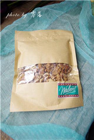 Honey Glazed California Walnuts step 1: Prepare the walnut kernels. If using pre-shelled California walnuts, simply meas