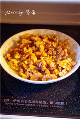 Honey Glazed California Walnuts step 4: Microwave the walnuts on medium power for 1 minute to lightly toast them.