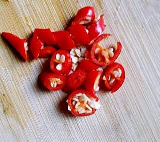 Stir-Fried Dried Tofu with Green Onions and Chili step 3: Slice the small chilies into thin rounds.