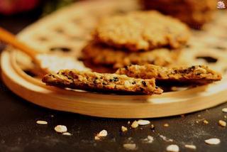 Black Sesame Oatmeal Cookies Recipe step 12: Remove from the oven and allow the cookies to cool on the baking tray.