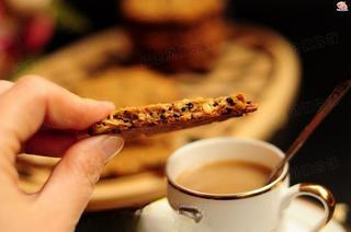 Black Sesame Oatmeal Cookies Recipe step 13: Serve once completely cooled and crisp.