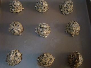 Black Sesame Oatmeal Cookies Recipe step 9: Arrange the dough portions evenly, leaving space between each cookie.