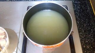 Fish Ball Skewers Soup Recipe step 2: Bring water to a boil in a pot and dissolve the soup base to make a savory broth