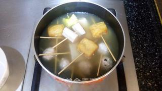 Fish Ball Skewers Soup Recipe step 3: Add the skewers to the broth and simmer for about 10 minutes, or until everythin